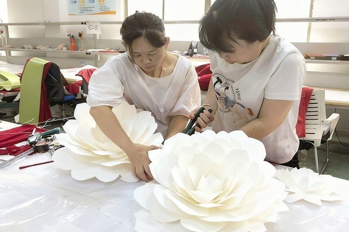 Artificial handmade paper flowers Artificial handmade paper flowers