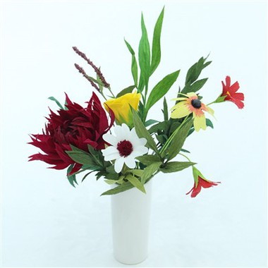 Papieren bloemen voor tafeldecoraties